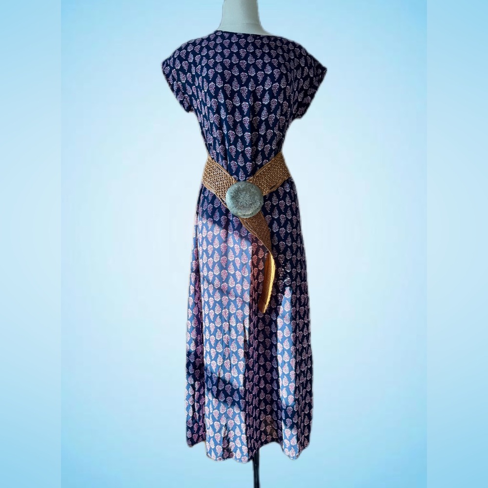 Patterned Maxi Dress (BELT not included 😔) Beautiful design, fits S-M
